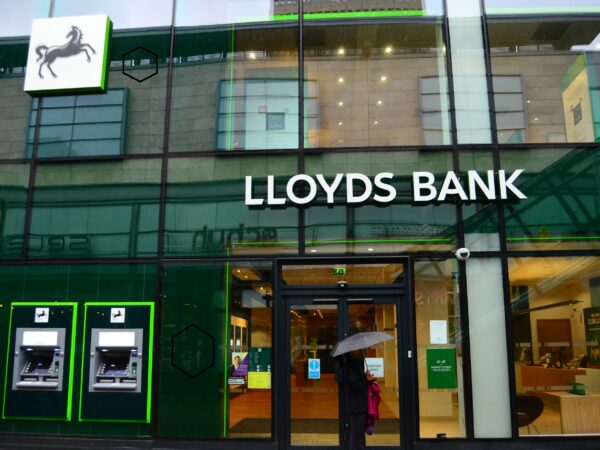 What are the Benefits of Working at Lloyds Bank: Top Perks Revealed