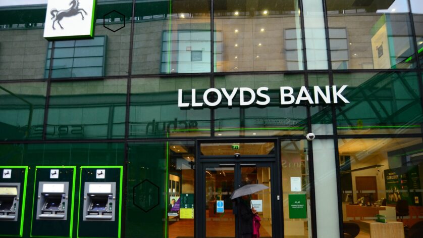 What are the Benefits of Working at Lloyds Bank: Top Perks Revealed